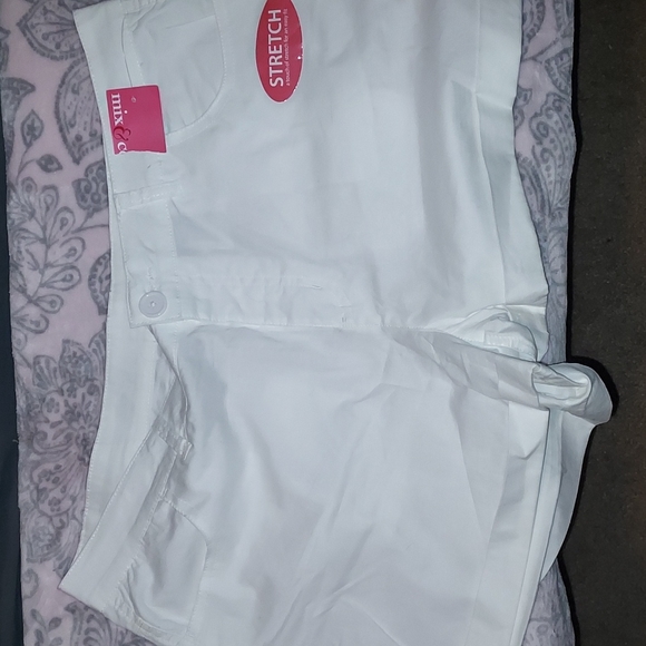 Shorts - Picture 1 of 2